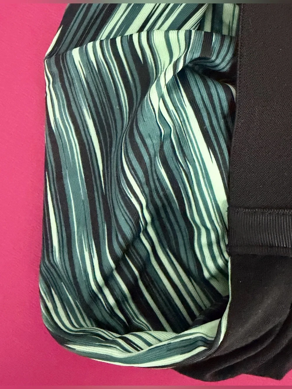 GAIAM Reversible Striped Teal and Black 7” Wide Headband w/Stay put design! NWT